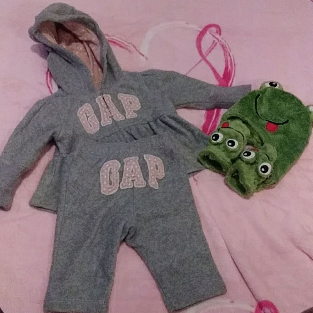🌼Gap Sweatshirt & Pants Set